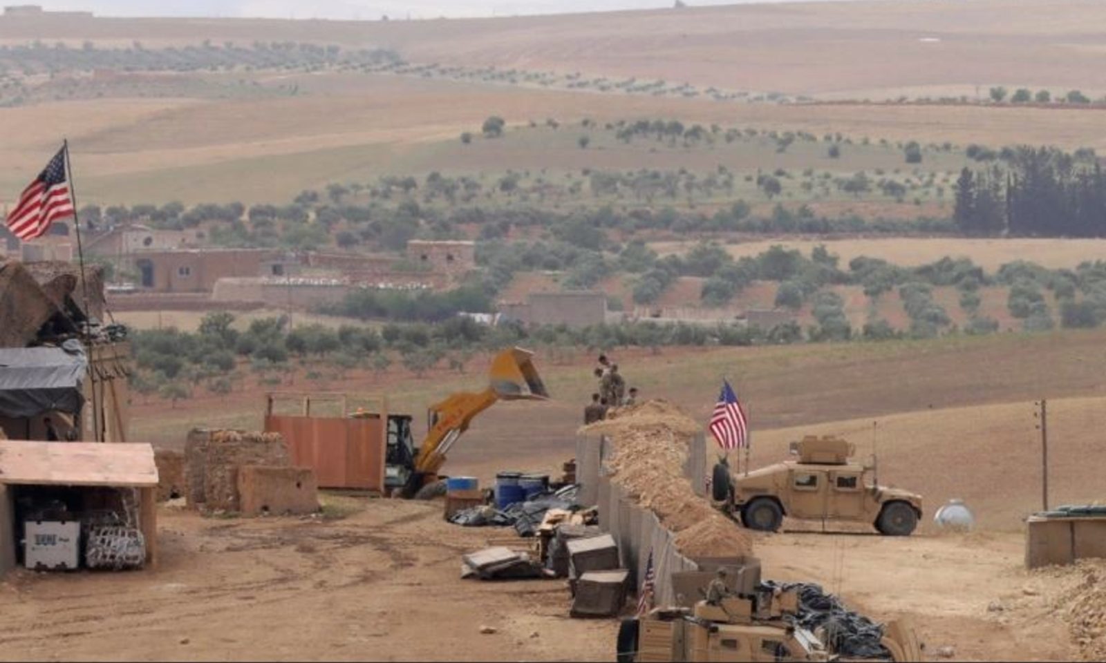 米国がシリア南東部に違法建設したアル・タンフの米軍基地。シリアからイラクを経由し、イランに向かう「シーア派回路」と呼ばれる陸路を断ち切る形で建設された。シリアやロシアは「テロリストを訓練している」と批判している。